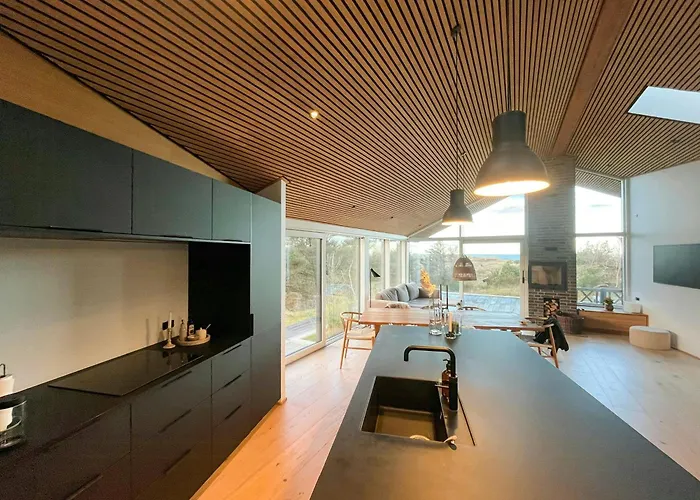 Casa de Férias Modern House With Sauna Near Tornby *